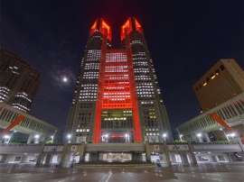 「エヴァっぽい」「どうみてもFF15」 東京アラートで赤く染まった都庁にネット沸く